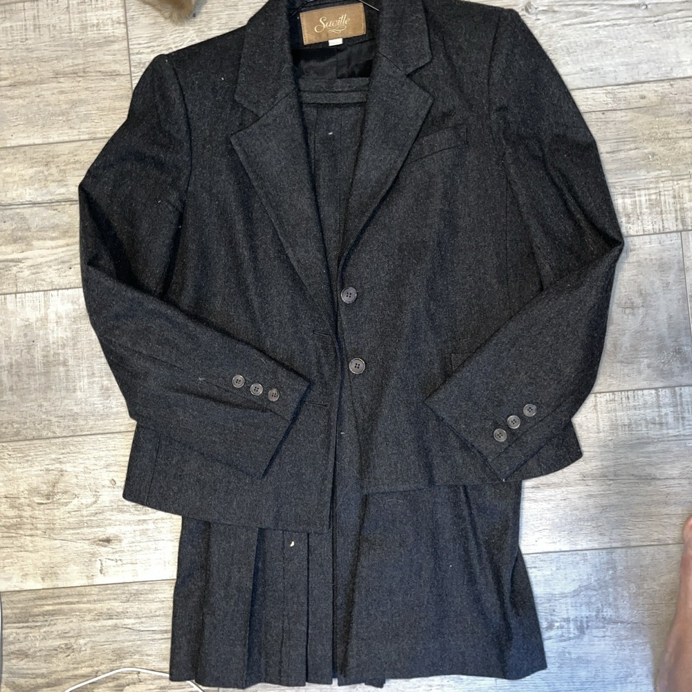 Vtg Saville  Wool 2pc Pleated Skirt Suit Set Black Dark Gray Womens Jacket